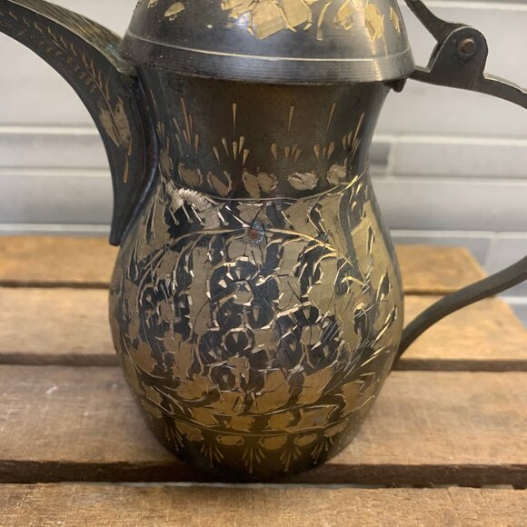 Vintage Brass Turkish Teapot Ewer with Lid and Long Spout - Picture 2 of 6